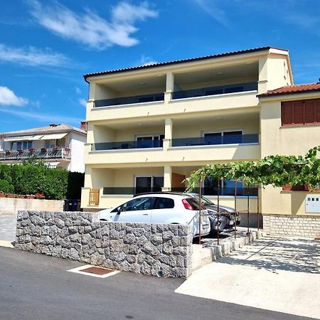 Apartmani Krajinovic Krk Town Buitenkant foto