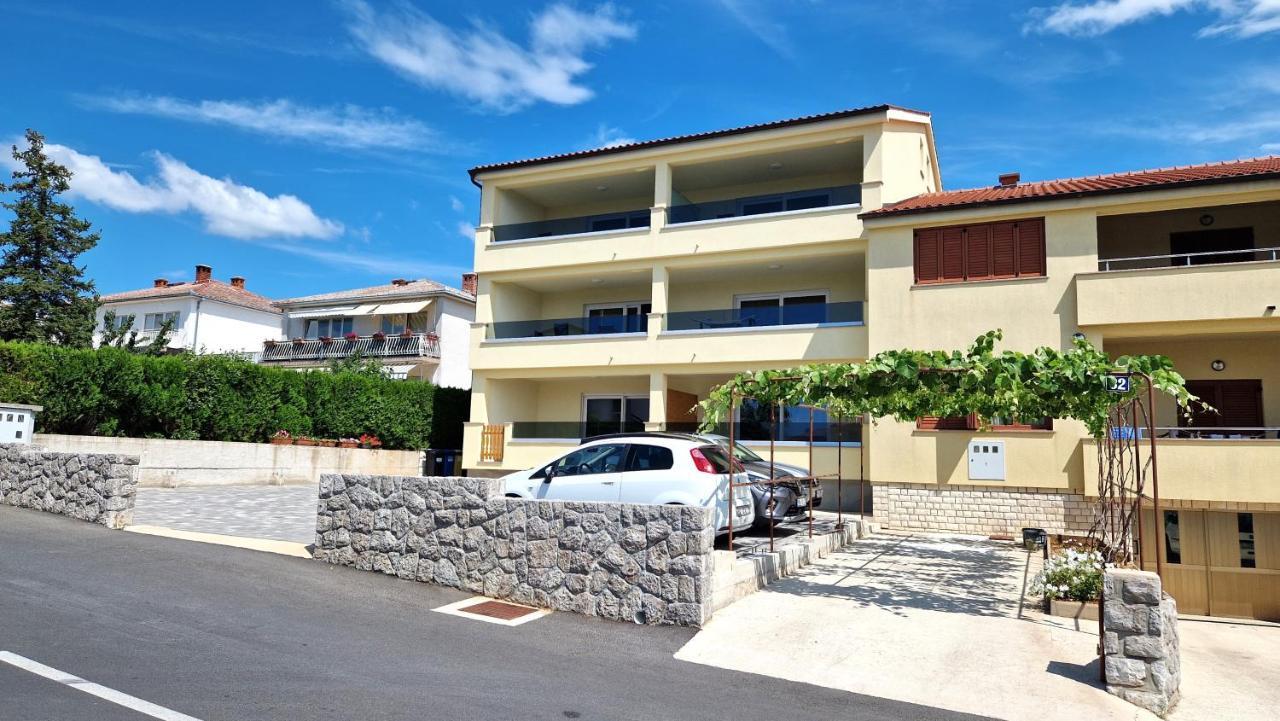 Apartmani Krajinovic Krk Town Buitenkant foto