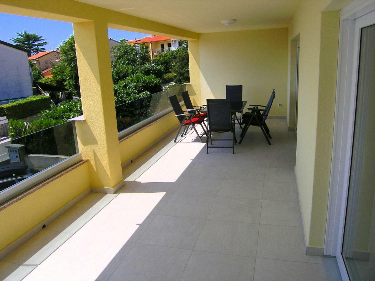 Apartmani Krajinovic Krk Town Buitenkant foto