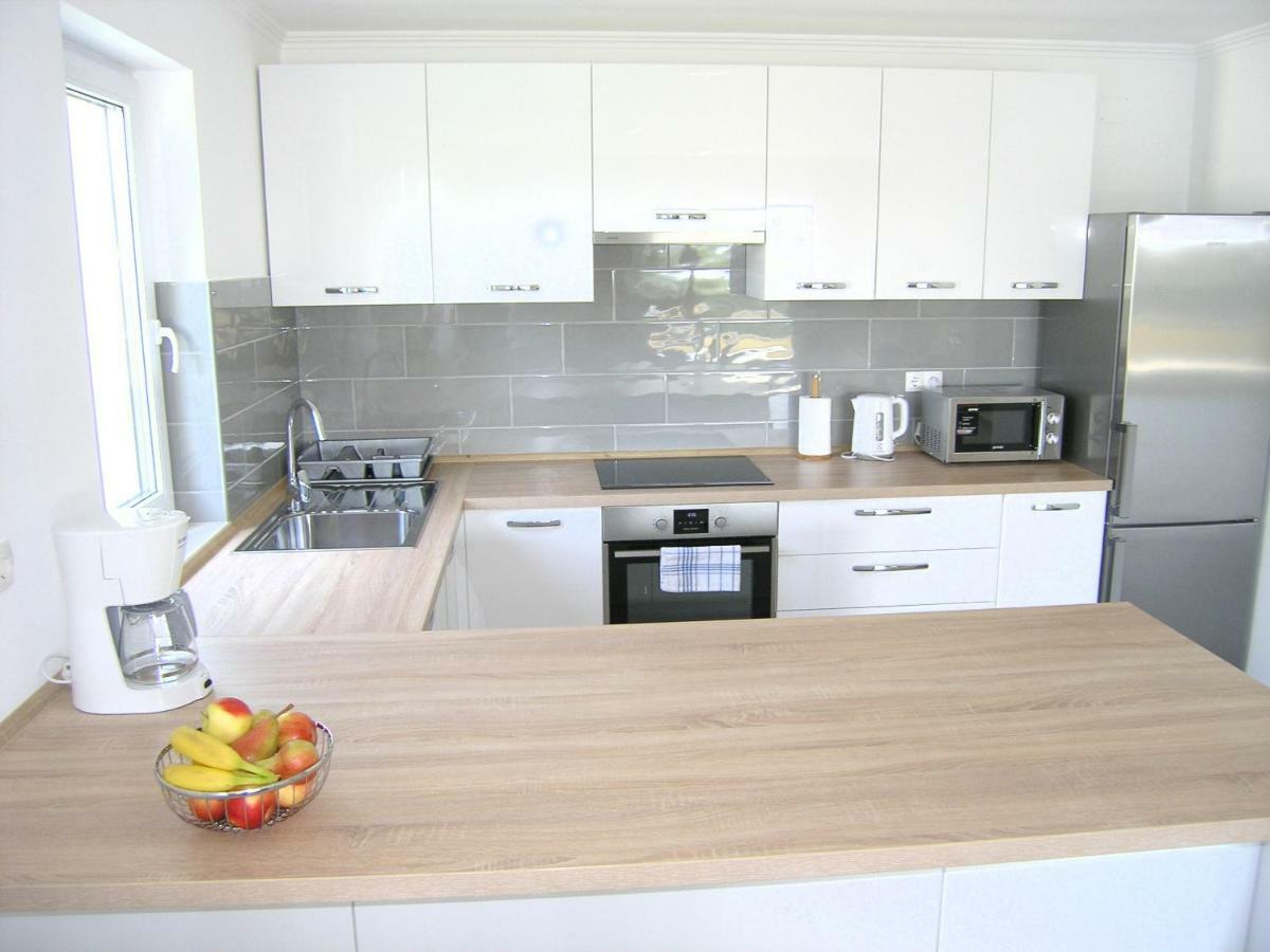 Apartmani Krajinovic Krk Town Buitenkant foto