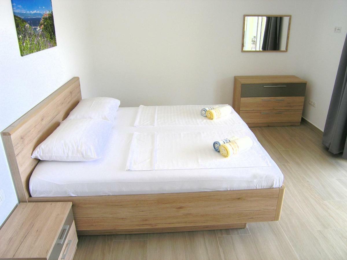 Apartmani Krajinovic Krk Town Buitenkant foto