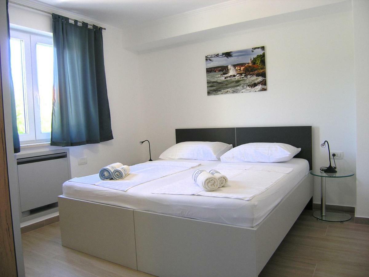 Apartmani Krajinovic Krk Town Buitenkant foto