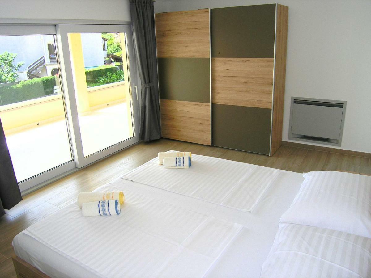 Apartmani Krajinovic Krk Town Buitenkant foto