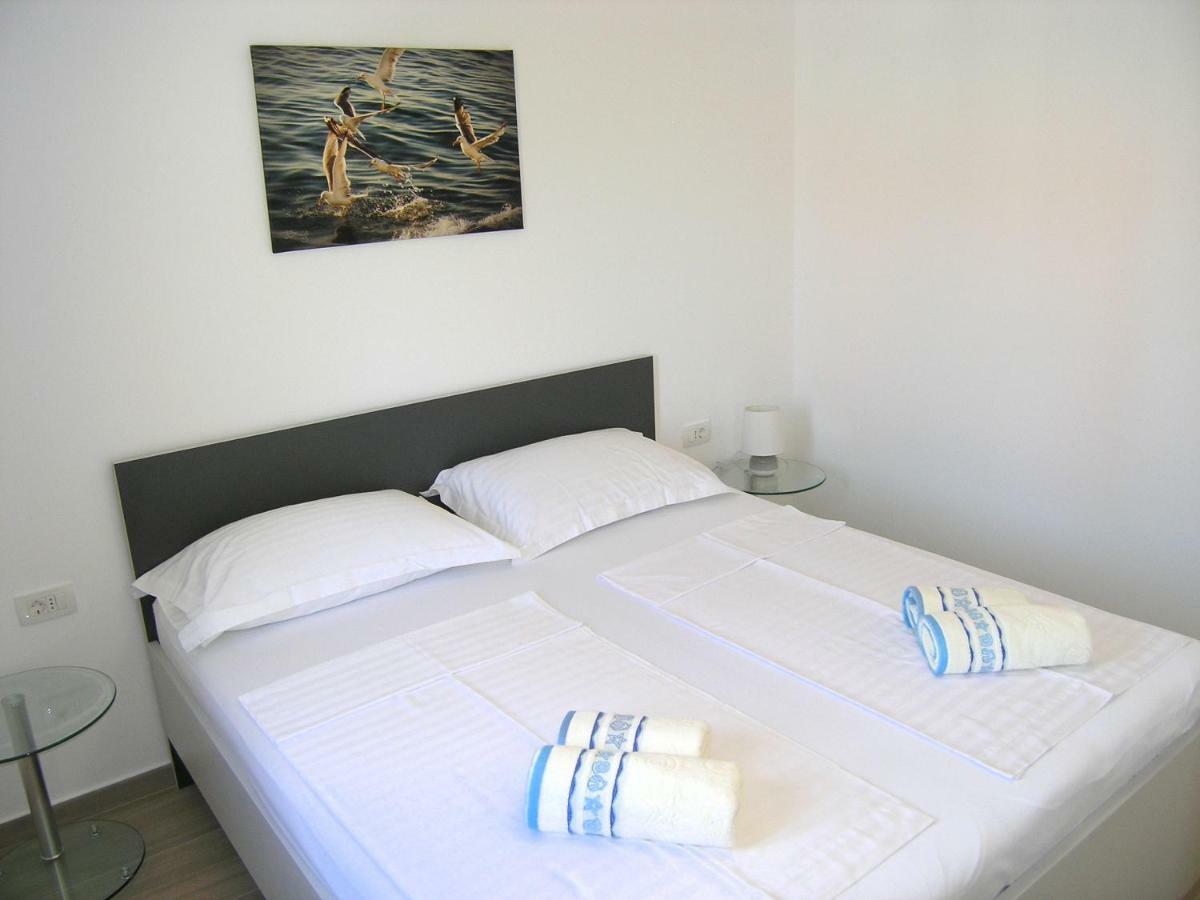 Apartmani Krajinovic Krk Town Buitenkant foto