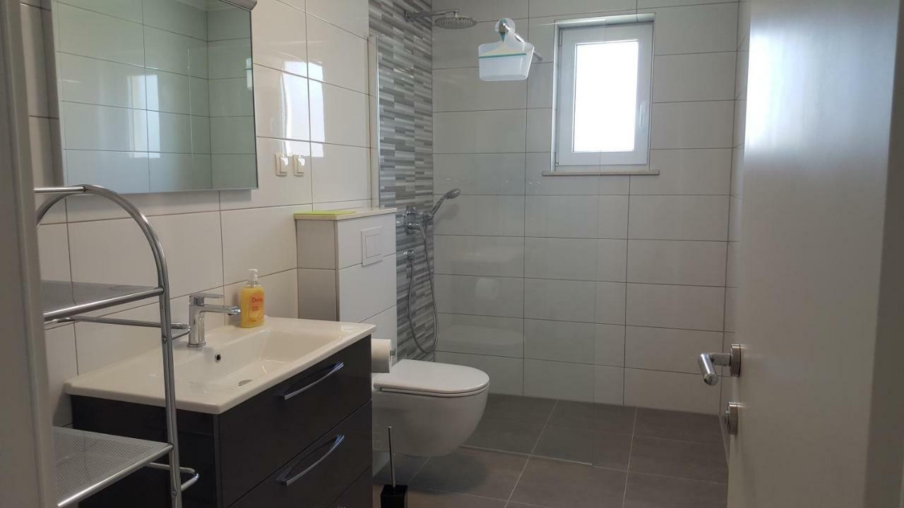 Apartmani Krajinovic Krk Town Buitenkant foto