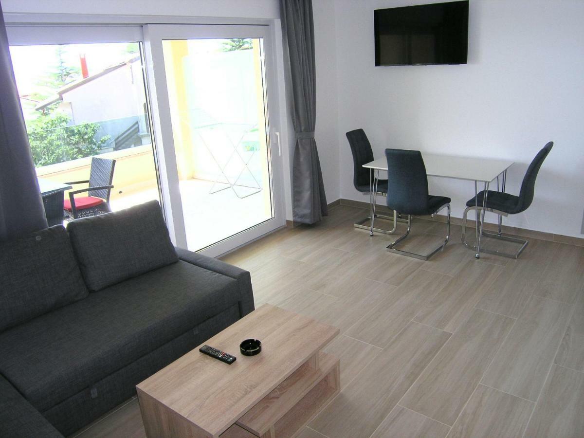 Apartmani Krajinovic Krk Town Buitenkant foto